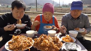 아버지어머니와 함께 가마솥 아귀찜Steamed monkfish smothered in Spicy sauce 요리amp먹방  Mukbang eating show [upl. by Collbaith]