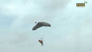 PARACHUTISME DÉMONSTRATION DE SAUT AU CAMP AMADOU LINDOR FALL AVEC LES FSLES PARAS ET EFS [upl. by Jenica]