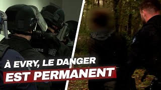 Gendarmerie dEvry  Dans l’enfer des missions à haut risque  Enquête Choc [upl. by Anelrad]