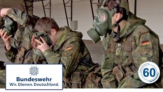 60 Sekunden Bundeswehr ABC Schutzmaske [upl. by Ellocin965]