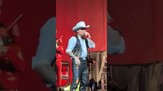 Nodal le canta por FaceTime en su concierto a una fan regionalmexicano christiannodal nodal [upl. by Os]