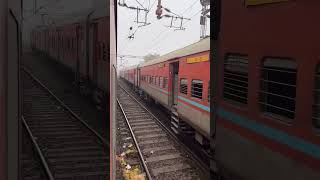 12427 Anand Vihar Express vs 22419 Suhaildev ExpressDangerous High Speed Parallel Raceshorts [upl. by Colinson]