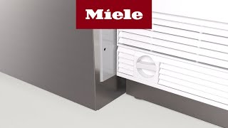 Kältegeräte MasterCool  IntensiveClear Filter reinigen und austauschen I Miele [upl. by Eilagam822]