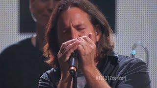 Roger Waters amp Eddie Vedder quotComfortably Numbquot Live at quot121212quot The Concert for Sandy Relief HD [upl. by Rasec]