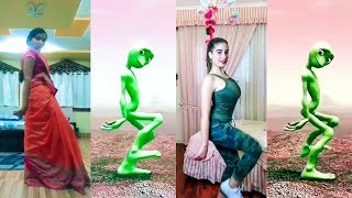 تقليد ثلاثي رائع لرقصة الكائن الفضائي الأخضر مع فتاة جميلة  Dame Tu Cosita [upl. by Ventre]