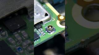 replacing the signal antenna socket causing a weak signal🤔 phonerepair microsoldering [upl. by Anitsirt]