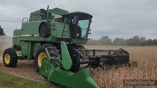 John Deere 6620 Titan II Combine Harvesting Soybeans [upl. by Lednyk964]