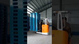 reach truck operate reachtruck [upl. by Koller]