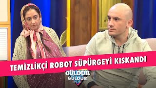 Temizlikçi Robot Süpürgeyi Kıskandı  Güldür Güldür Show [upl. by Sirahc831]