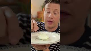 Die einfachsten pochierten Eier  Jamie Oliver auf Deutsch [upl. by Eirrek]