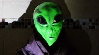 UN EXTRATERRESTRE EN MI BAÑO  LOS POLINESIOS BROMAS PLATICA POLINESIA [upl. by Levy]