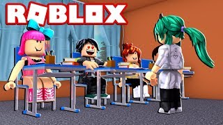 UN ALUMNO SE ENAMORA EN CLASE DE MI en ROBLOX 😱 [upl. by Berry363]