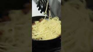 ¡La auténtica pasta carbonara está aquí [upl. by Benis]