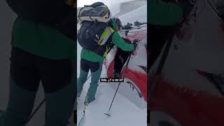 Así ha sido el rescate de la Guardia Civil a dos personas atrapadas por la nieve en su coche [upl. by Esorlatsyrc]