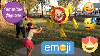 Pinata piñata de Emojis Emoticons Rompiendo la piñata en fiesta infantil QuédateEnCasa [upl. by Pember430]