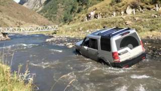 Land Rover Discovery 3 Extreme river off road Экстремальное вождение по реке Ленд Ровер Дискавери 3 [upl. by Aelak815]