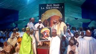 Décoration de Cheikh Elhadji Moustapha Gueye par Cheikh Baye Mbaye NIASS MC Gamou Guediawaye 2018 [upl. by Saticilef533]