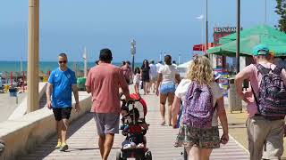 Todo listo en la playas de Roquetas de Mar para recibir el verano [upl. by Ahsirat817]