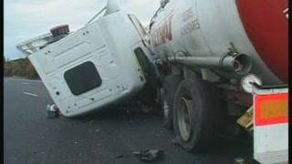 Un camion citerne sécrase sur lautoroute Gard [upl. by Laurel]