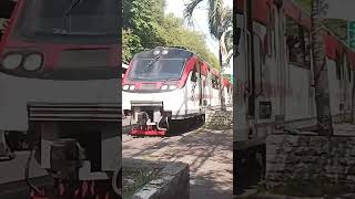 RAILBUS BATARA KRESNA RUTE SloWngri [upl. by Enimzzaj]