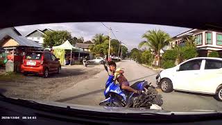 Keluar simpang Langgar budak naik motor [upl. by Evannia]