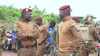 Le Président de la Transition Capitaine Ibrahim TRAORE visite des unités combattantes en formation [upl. by Lunette]