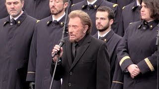 Johnny Hallyday chante une chanson en hommage aux victimes place de la République a P [upl. by Yud]