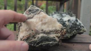 WHATS INSIDE DISSOLVING ROCKS WITH TABLE VINEGAR [upl. by Niarb]