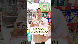 BABY YOONA BELI COKLAT KINDER BUENO 🥰 babyyoona coklat shorts [upl. by Phiona]