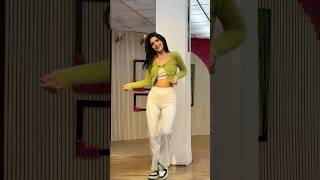 Nashe si chad gayi  Dance Video  Khyati Sahdev  ytshorts  Danceaholic Studio [upl. by Analed]