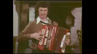 All Ireland 3 Row Accordion Player Kevin Loughlin  Plays 2 Reels [upl. by Raphael]