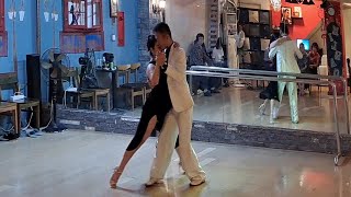 boleoenganche o heel tap con sacada y puente volcada 탱고레슨 tango lesson 조이y라우 [upl. by Mcnamee]