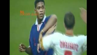 Elleboogstoot Patrick Kluivert • WK 1998 • HD [upl. by Lurline]