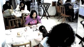 ASI SE ROBAN LAS BOLSAS EN LOS RESTAURANTS [upl. by Fairman]