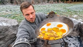 Bratkartoffeln und Spiegeleier  Hochgenuss vom Lagerfeuer [upl. by Yorgen]