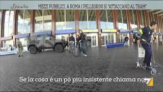 Mezzi pubblici a Roma i pellegrini si attaccano al tram [upl. by Jovitah627]