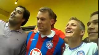 Neuer e Schweinsteiger cantando hino do Bahia [upl. by Ethelstan244]