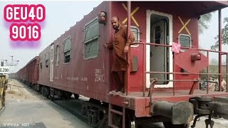 up 501 GEU40 9016 passing from jahanian station Pakistan railway PAKRAIL JAHANIAN great video [upl. by Risteau]