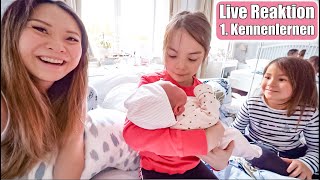 Erstes Kennenlernen der Geschwister 😍 Clara amp Elisa mit Baby Live Reaktion Mama VLOG Mamiseelen [upl. by Holub]