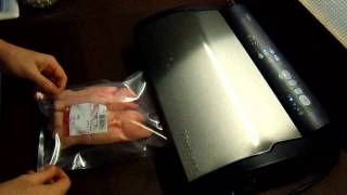 Test de mise sous vide avec le FoodSaver V2860I [upl. by Neerom]