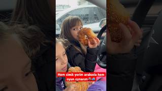 Hem simit yerim hem oyun oynarım🚙🚘🤣 shorts keşfet komedi komik viral tiktok babakız aile [upl. by Raviv]