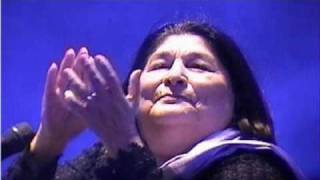 Mercedes Sosa amp Tomás González  Las golondrinas [upl. by Rutherford695]