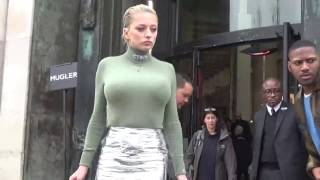 Caroline VREELAND stunning  Paris Fashion Week 4 march 2017 show Mugler  mars PFW [upl. by Durrace]