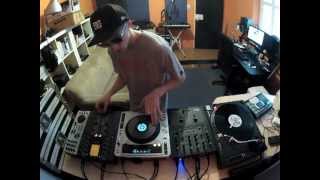 Dj BK  Pioneer CDJ Vs Technics Turntable  Scratch Comparison [upl. by Ennovahc]