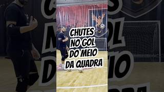 Como chutar no gol do meio da quadra futsal football goleiro [upl. by Ymorej498]