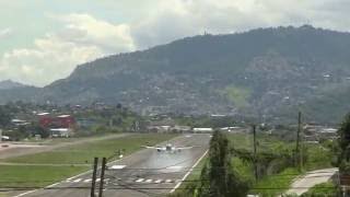 Landings and take off from Tegucigalpa Toncontin HONDURAS [upl. by Llenrahc]