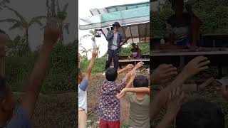 Artis Di Sawah😂🤣😅 lucu komedisunda comedy ngakak funny music masukberandayoutube [upl. by Fontes274]