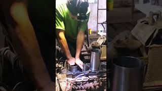 Installation process of cylinders for diesel electronic fuel injection engines [upl. by Atikel628]