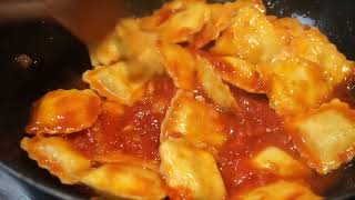 Raviolis con salsa de tomate Golosissimo [upl. by Hgielrak195]