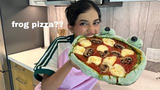 MAKING A PIZZA FOR THE FIRST TIME Frog Pizza [upl. by Enelime]